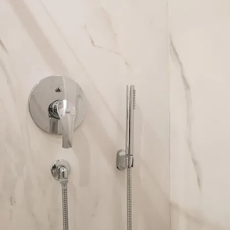 Ht Maison Angera